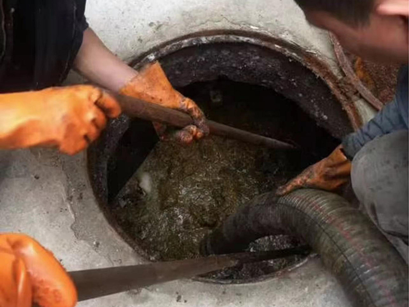 临颍清理化粪池时如何避免沼气的危害?